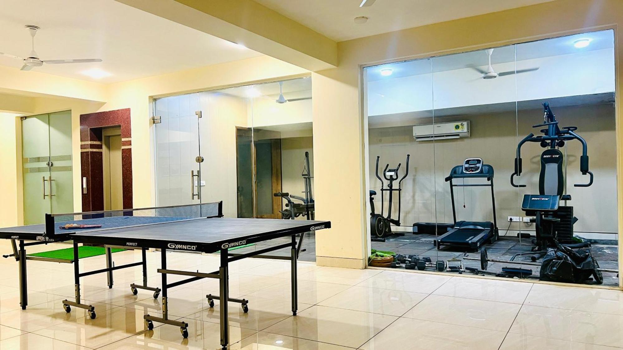 Bluo Studio5 Golf Course Road - Gym, Terrace Garden Gurgáon Kültér fotó